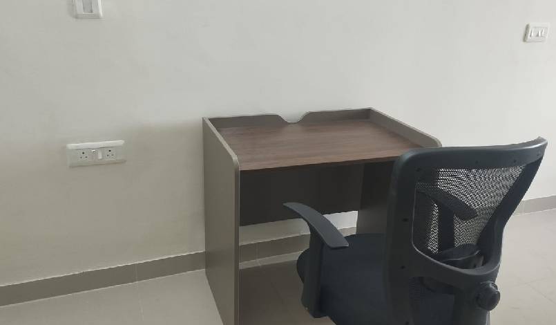Effortless Desk at Sector 85 Wbb